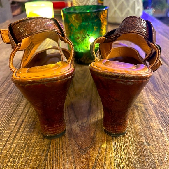 Brown Leather Women's Sandals - Picture 5 of 9